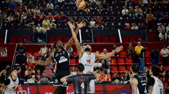 Faena completa de Halcones de Obregón, ganan de nuevo y barren la serie ante los Toros