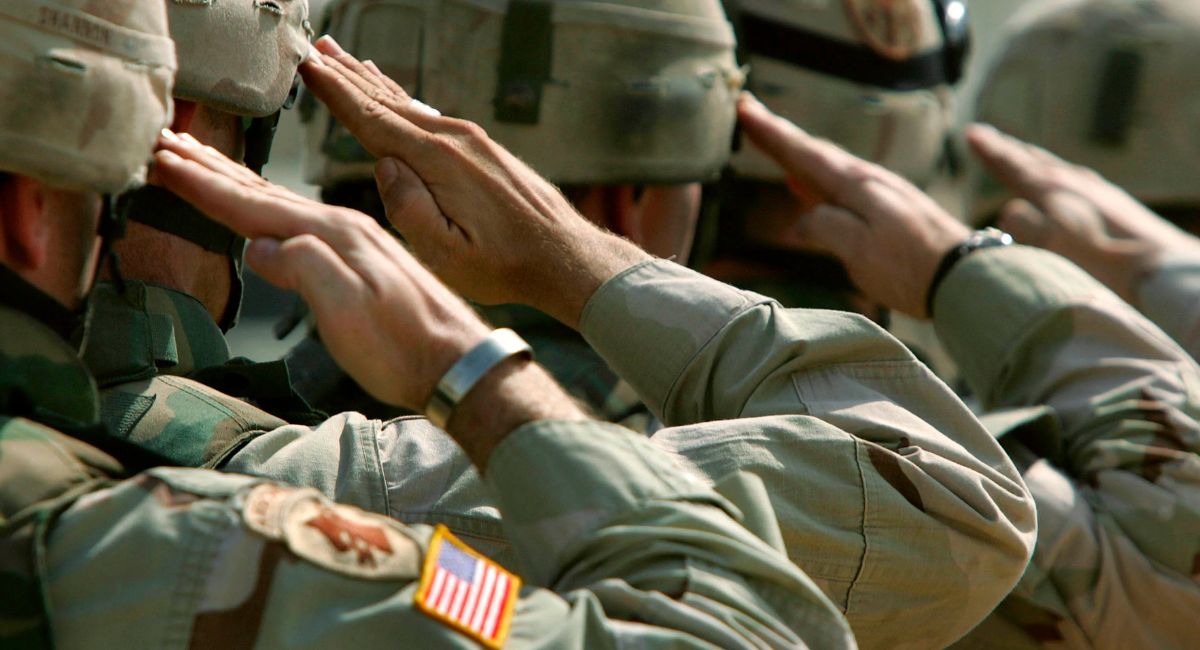 Hombres estadounidenses de 18 a 26 años serán inscritos automáticamente en el servicio militar