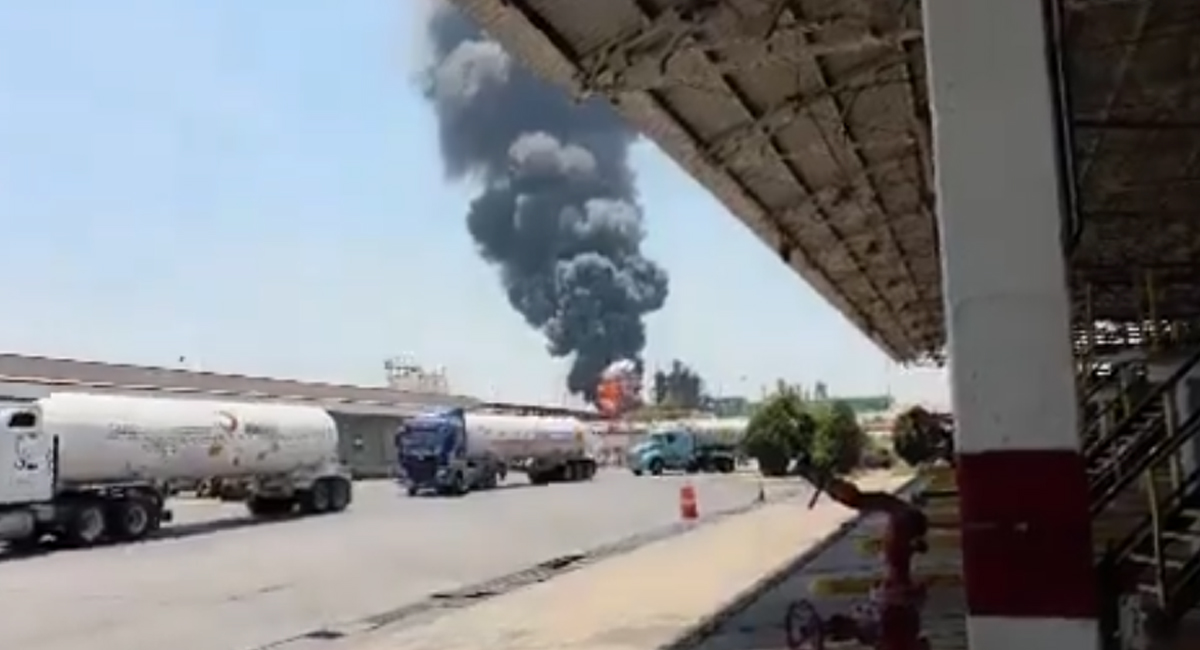 Pemex señaló que no hubo un incendio mayor y fue rápidamente controlado