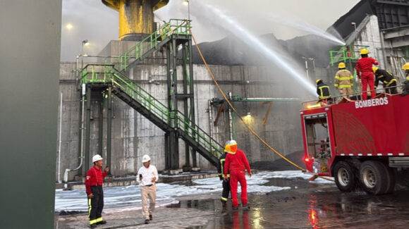 Brigadas de emergencia controlan incendio en refinería de Dos Bocas; estas fueron las afectaciones