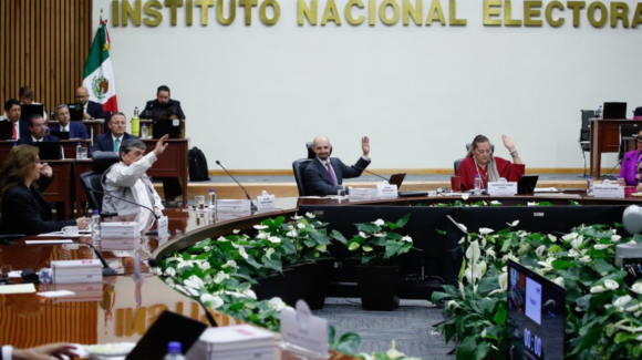 INE ajustará sus sueldos para cumplir con tope y no superar a la presidenta