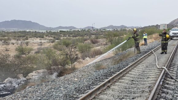 Incendio en cuatro cubiertas de vagón moviliza a bomberos en el sector oriente de Hermosillo
