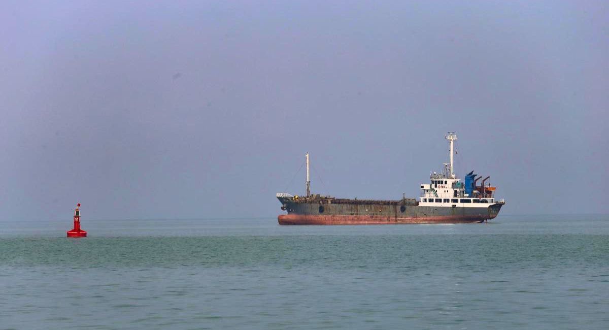 Irán permite paso a barcos iraquíes en Estrecho Ormuz