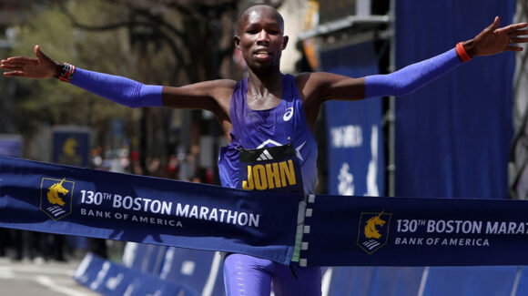 John Korir vuelve a ganar el Maratón de Boston e impone récord; Sharon Lokedi también repite