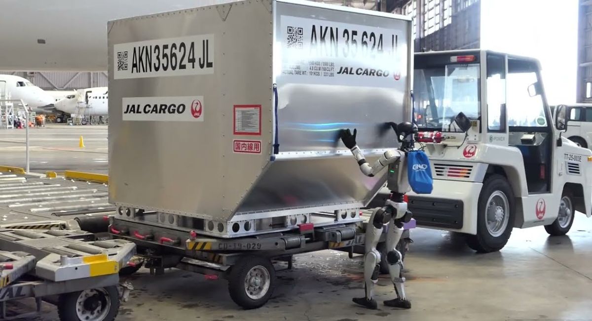 Japón incorpora ROBOTS HUMANOIDES como mano de obra en aeropuerto