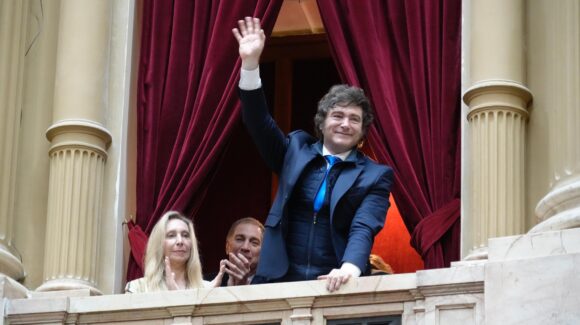 Javier Milei envía reformas electorales para asegurar su relección como presidente de Argentina en 2027