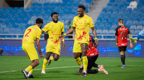 Julián Quiñones firma doblete con el Al-Qadisiya y supera a CR7 en la pelea por el título de goleo de la SPL