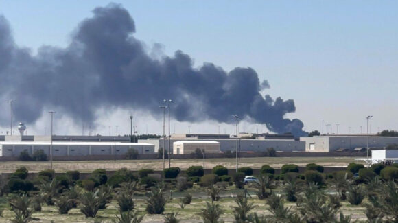 Alerta en Kuwait: Régimen de Irán ataca con drones su refinería, planta eléctrica y desalinizadora