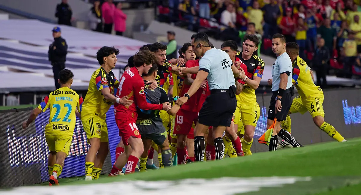 La FMF dio a conocer las sanciones contra jugadores del América y Toluca que protagonizaron campal
