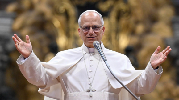 La Iglesia Católica no aprueba la bendición formal de las parejas homosexuales: Papa León XIV