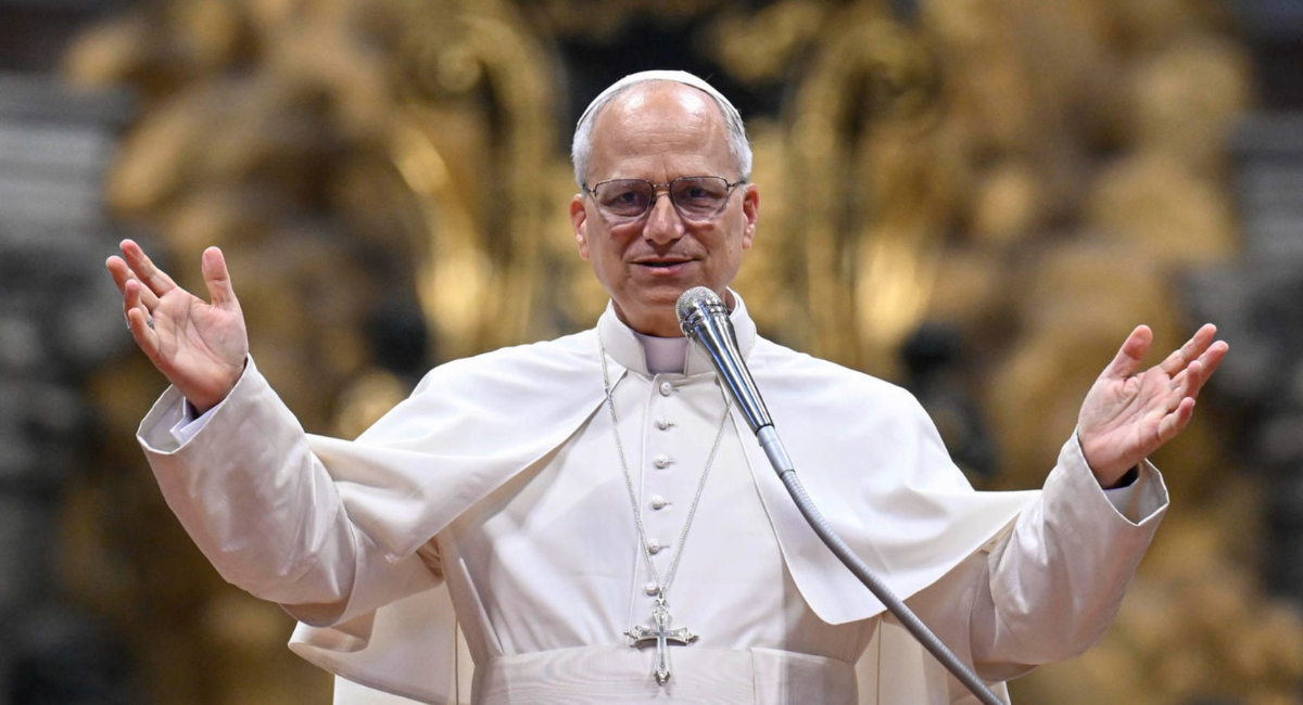 La Iglesia Católica no aprueba la bendición formal de las parejas homosexuales: Papa León XIV