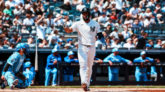 Festival de cuadrangulares en el Bronx; Yankees apalean a Kansas City y aseguran la serie