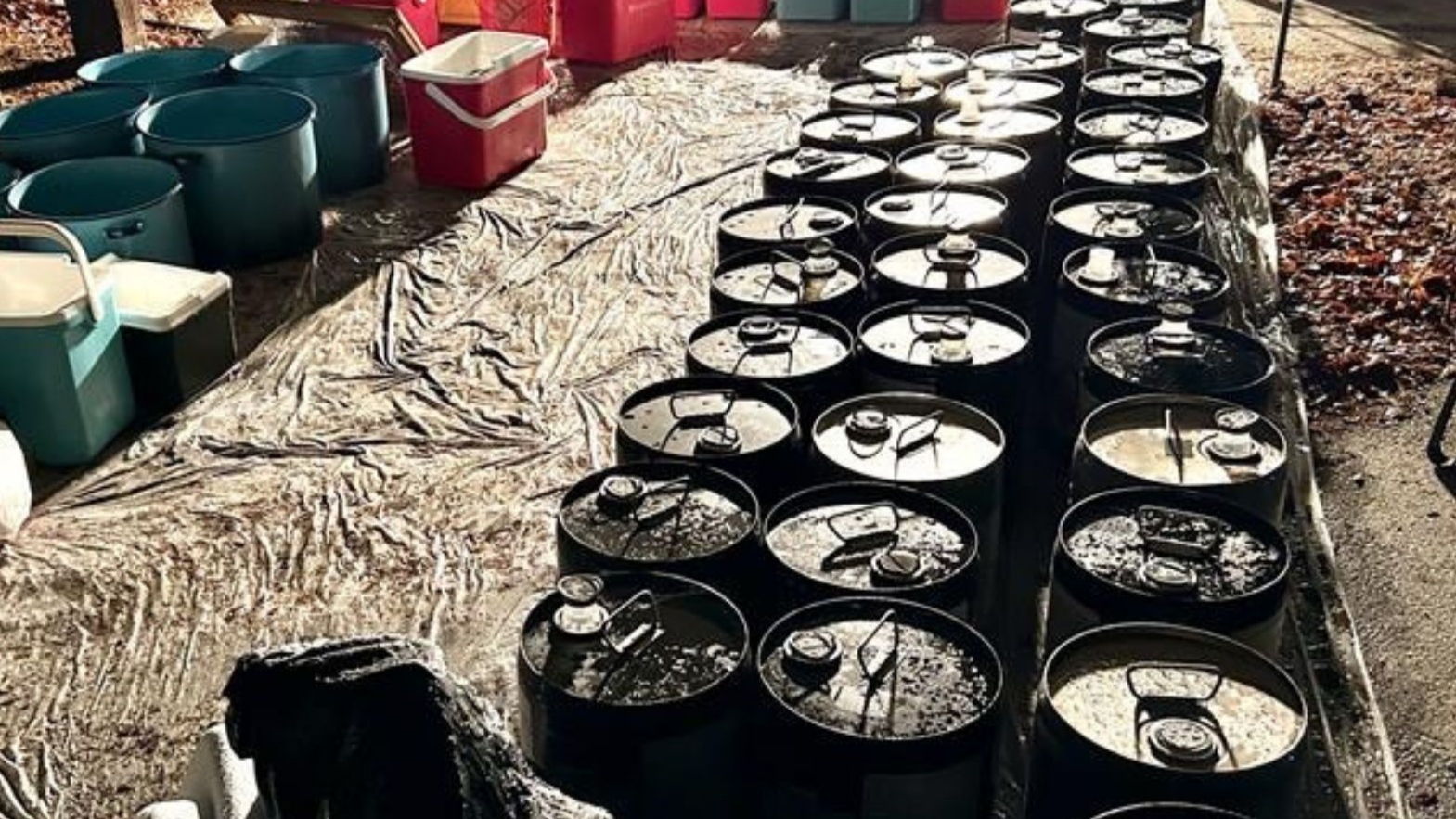 Policía peruana desmantela laboratorio clandestino de drogas en ciudad de Callao.