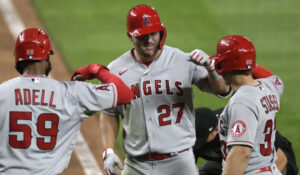 Jo Adell y Oswald Peraza guían a los Angels en su contundente victoria ante Yankees para igualar la serie