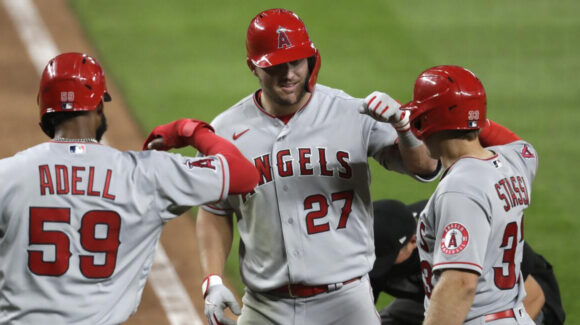 Jo Adell y Oswald Peraza guían a los Angels en su contundente victoria ante Yankees para igualar la serie