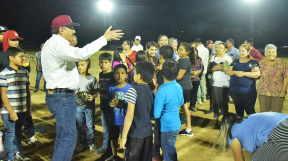Cajeme: Rehabilitan campo de beisbol en La Tinajera; Lamarque enciende nuevas luminarias
