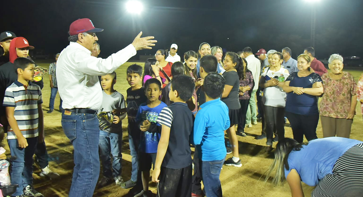 Rehabilitan campo de beisbol en La Tinajera para impulsar deporte y convivencia; Lamarque enciende nuevas luminarias