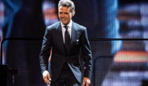 ¡Felices 56! Luis Miguel apaga las velas entre misterio y aplausos