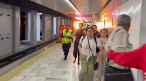 VIDEO: Se registra estallido y humo en el Metro de la CDMX; los vagones fueron evacuados