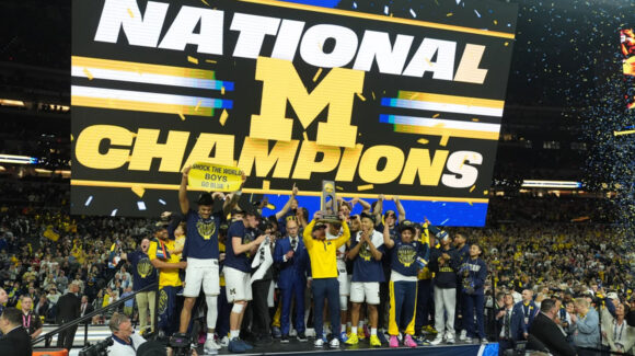 Michigan derrota a UConn y conquista su segundo título nacional del basquetbol colegial