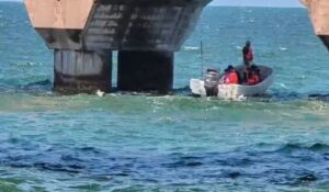 Manchas de petróleo en las costas de Yucatán alarman a habitantes