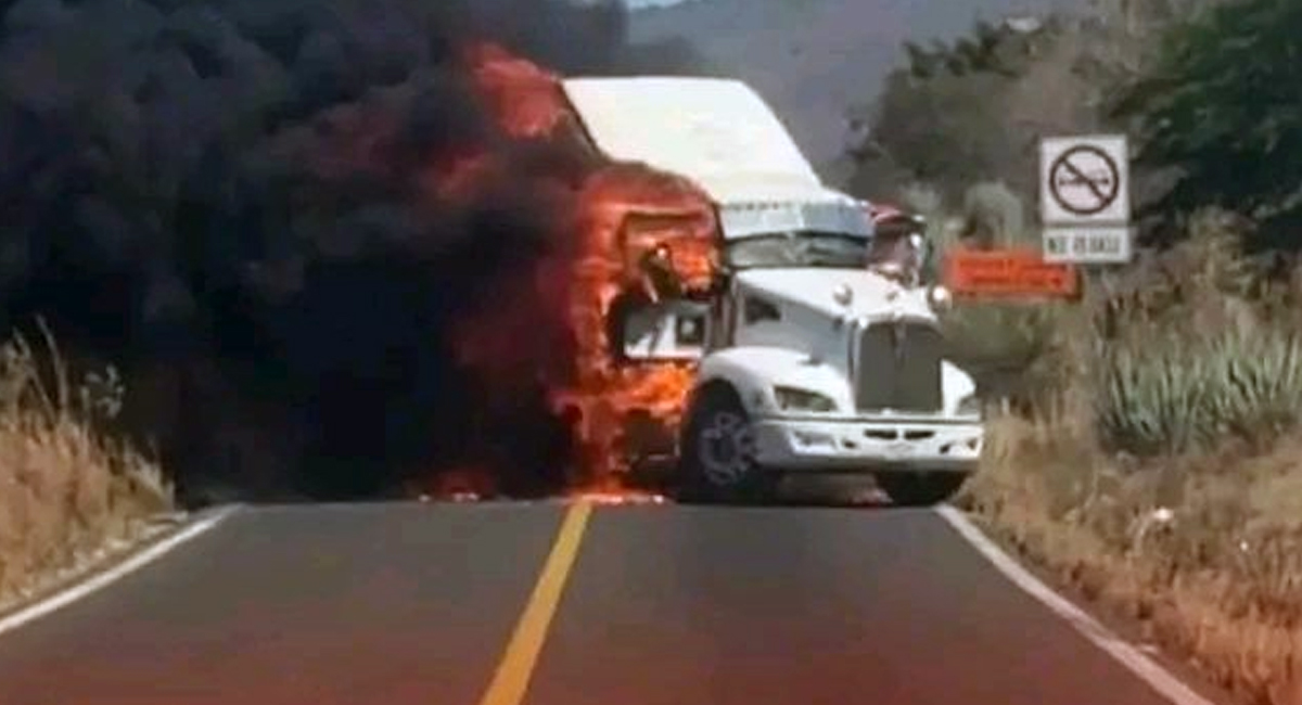 VIDEO: Se desata ola de violencia en Nayarit tras captura de ‘El Jardinero’; piden no salir de casa