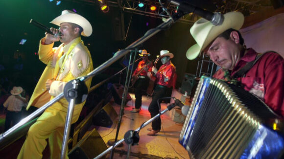 Lamarque Cano aclara que no se prohibirán narcocorridos, solo se regularán eventos públicos