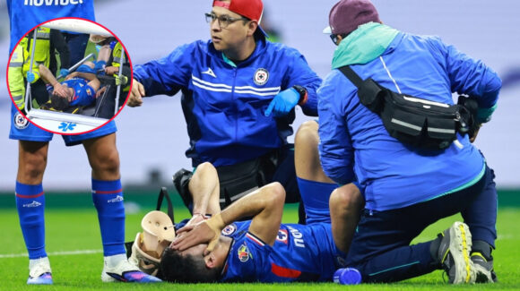 ‘Nico’ Ibáñez enciende las alarmas del Cruz Azul; abandonó el Estadio Banorte en camilla tras lesión