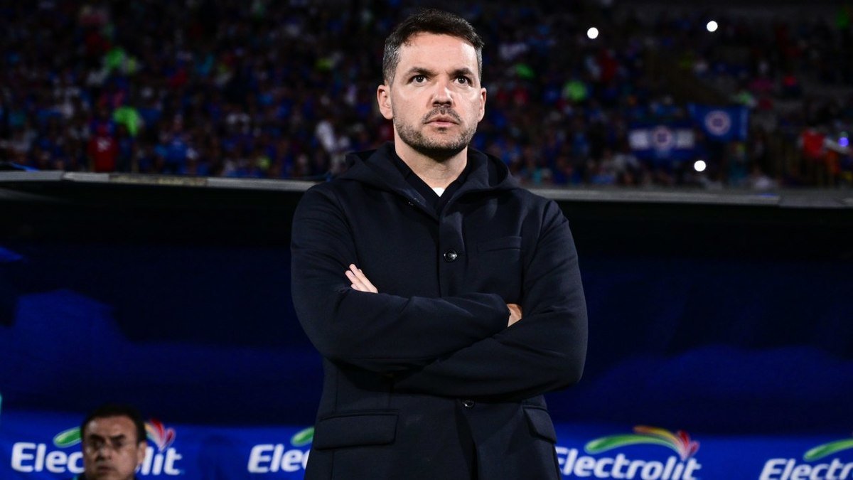 Cruz Azul despide a Nicolás Larcamón por nueve juegos sin ganar.