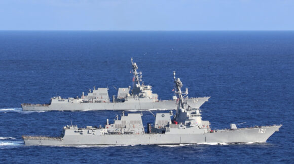 Alerta en Ormuz: Irán desmiente presencia de buques estadounidenses y amenaza con responder si intentan cruzar