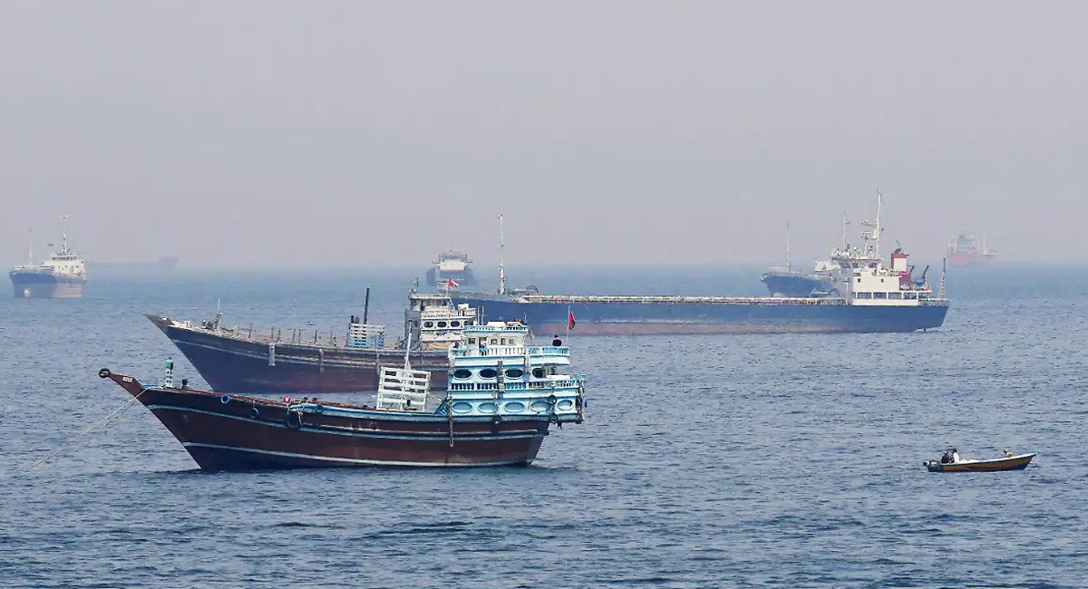 Miles de embarcaciones esperan la reapertura del estrecho de Ormuz