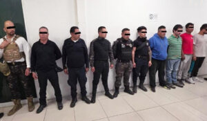 Cae director de seguridad y cinco policías en Edomex; están acusados de robo de transporte de carga