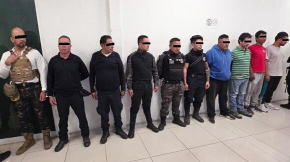 Cae director de seguridad y cinco policías en Edomex; están acusados de robo de transporte de carga