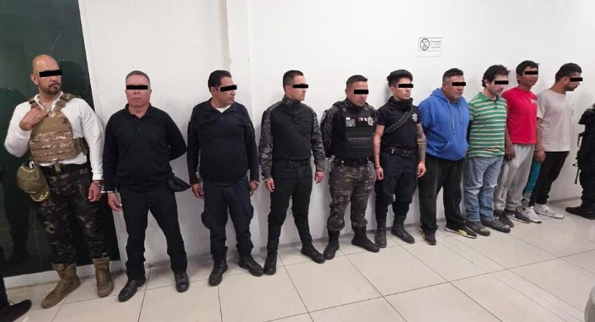 Cae director de seguridad y cinco policías en Edomex; están acusados de robo de transporte de carga