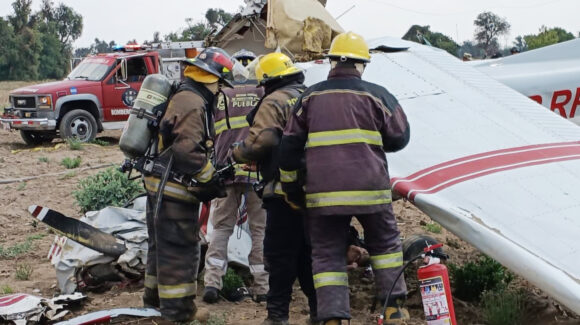 Accidente aéreo en Puebla: Se desploma aeronave tras despegar y deja cuatro personas muertas