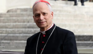 Papa León XIV pide paz y en Argelia reportan atentados con bombas; Policías abatirían a 2 terroristas