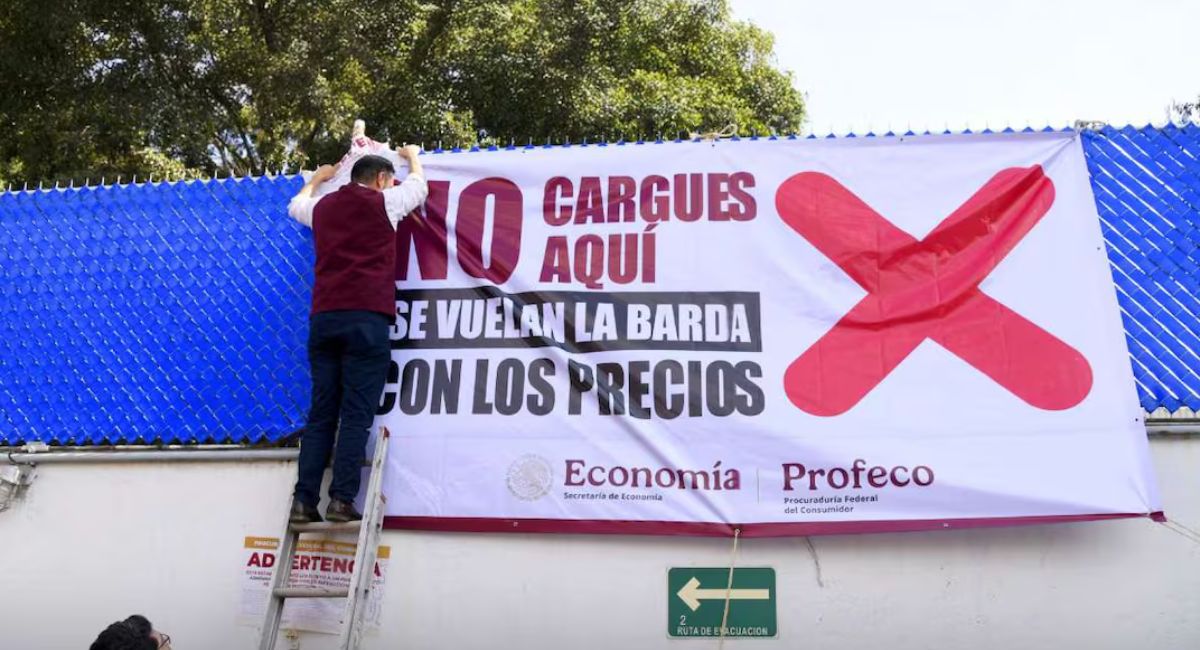 Profeco coloca primeras lonas de alerta en gasolineras con precios superiores a lo acordado