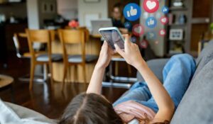 Proponen iniciativa para prohibir redes sociales a menores de 16 años en Ciudad de México