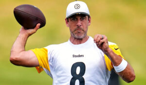 Los Steelers no se rinden con Rodgers; le colocan una oferta de agente libre sin restricciones