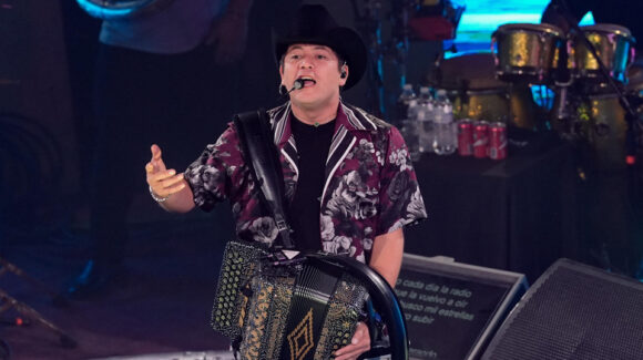 Remmy Valenzuela celebra sold out en la ExpoGan Sonora 2026; así fue su presentación con varios invitados