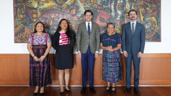 Rigoberta Menchú Tum ha sido designada como Alta Consejera para los Derechos de las Mujeres por la Cancillería