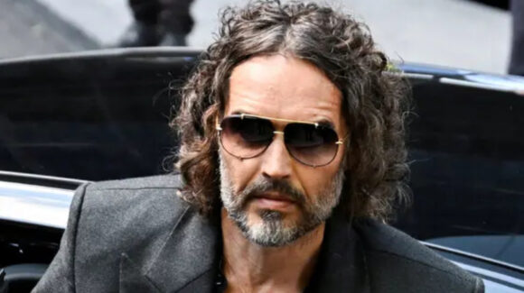 Russell Brand, ex de Katy Perry, confirma relaciones con menor de edad; la joven lo acusa de violación