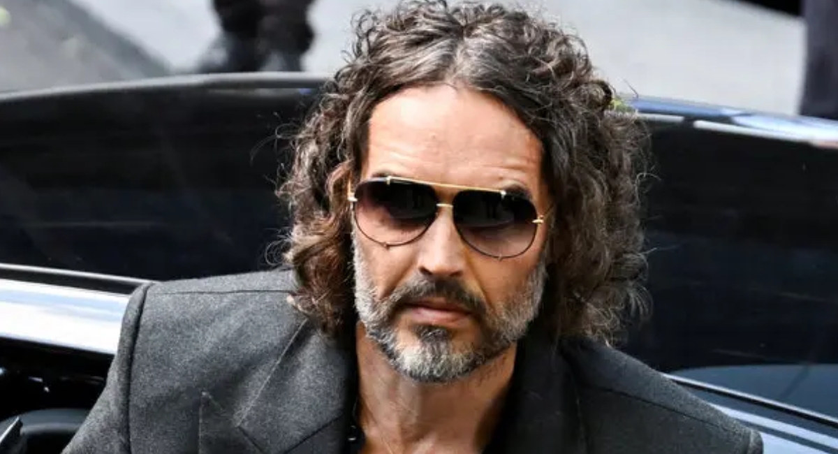 Russell Brand confirma haber tenido relaciones con menor de edad pero niega violación