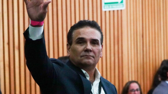 Gobernador de Michoacán dice que Silvano Aureoles huyó a EU con ayuda del CJNG; solicitan ayuda a Interpol