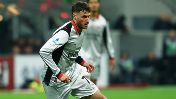 Santiago Giménez es borrado del AC Milan; el mexicano registra poca actividad tras su regreso a las canchas