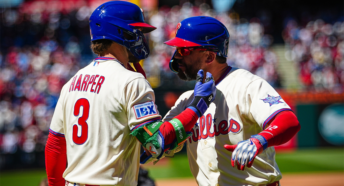Schwarber y Harper se aliaron para que Philladelphia empatara la serie ante Diamondbacks