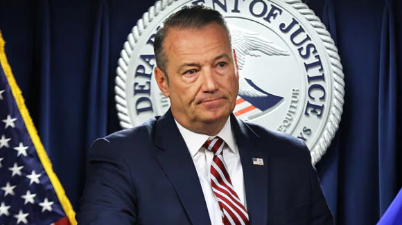 Renuncia director del ICE, Todd Lyons, tras meses de tensiones migratorias en Estados Unidos