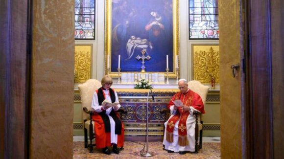 Histórico encuentro en el Vaticano: Papa León XIV recibe a la arzobispa de Canterbury, Sarah Mullally