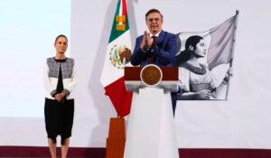 Sheinbaum respalda a Ebrard: Confirma que seguirá en Economía pese a investigación