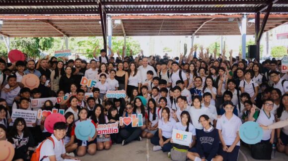 ‘Toño’ Astiazarán y Patty Ruibal refuerzan prevención de adicciones en más de mil estudiantes de secundaria  